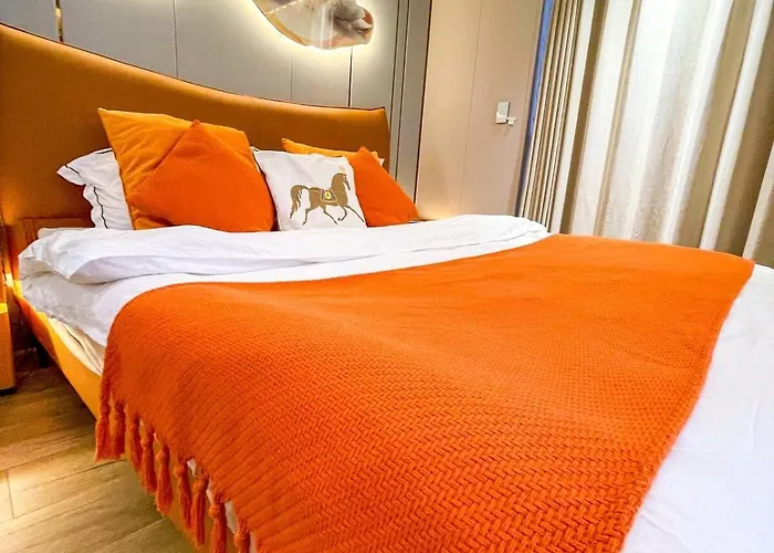 Ultra Luxury 6 Bedroom Beside Solaire, Okada * Manila