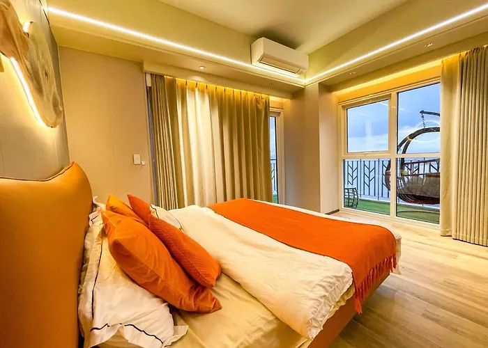 Ultra Luxury 6 Bedroom Beside Solaire, Okada * Manila
